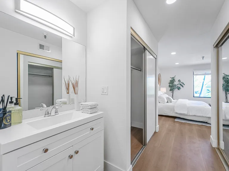 2111 Latham St #307 — Photo 58