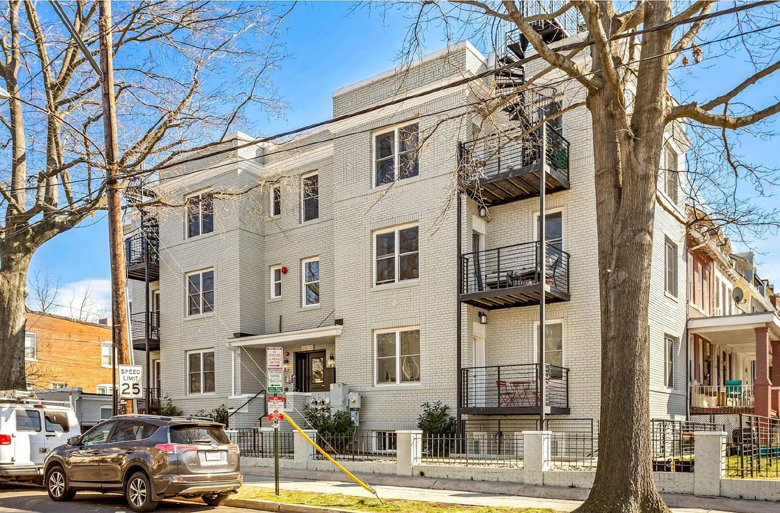 2 bed, 2.0 bath, 820 sqft, $2,700 — Photo 1