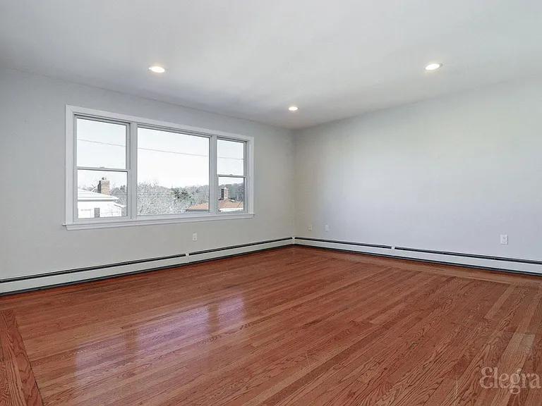 36 Devoe St — Photo 4
