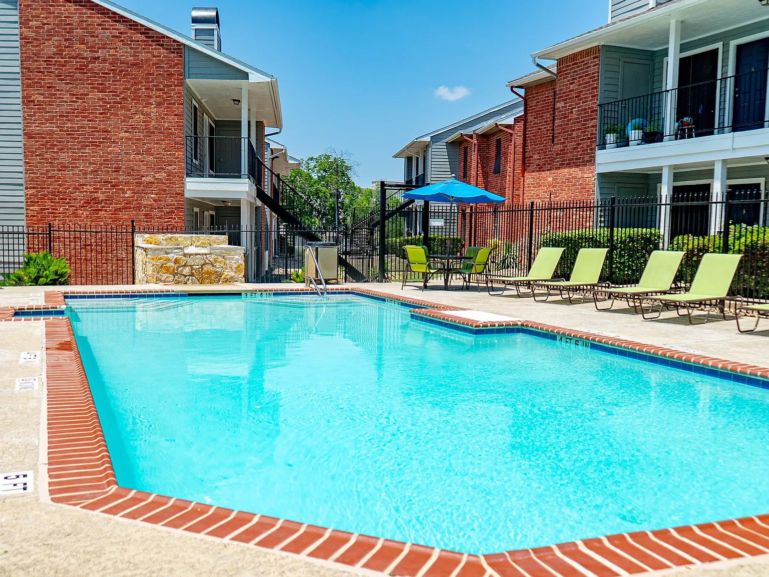 Chesapeake Apartments — Photo 1