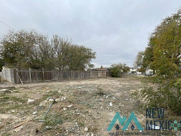 3rd image of 806 W 10th St
