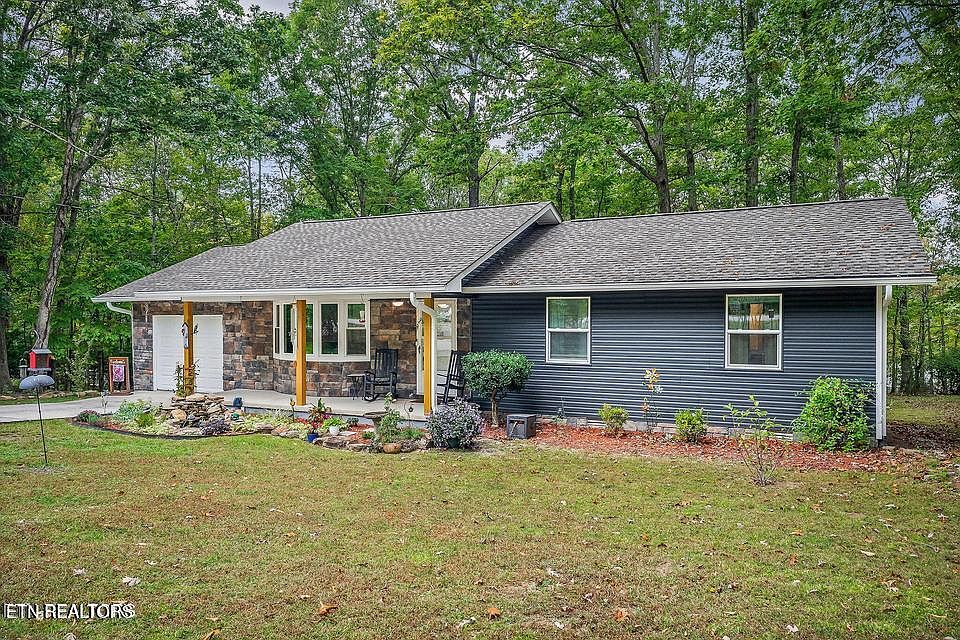 1st image of 155 Lakeshire Dr