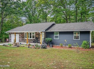 155 Lakeshire Dr, Crossville, TN 38558