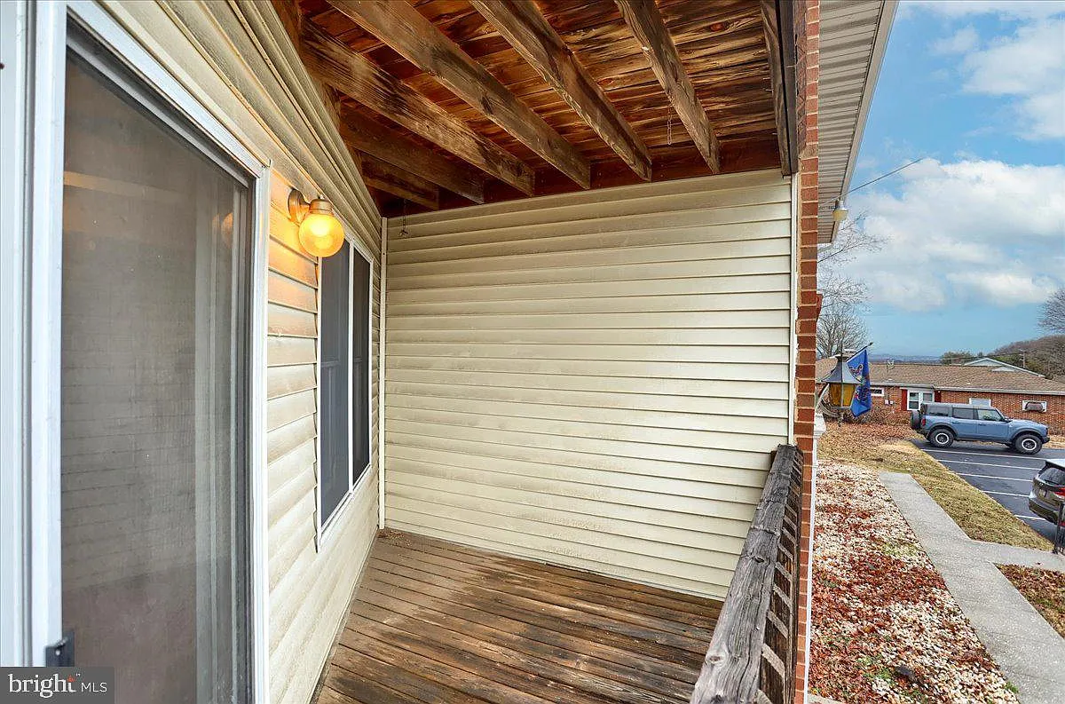 2 bed, 1.0 bath, 900 sqft, $1,350 — Photo 4