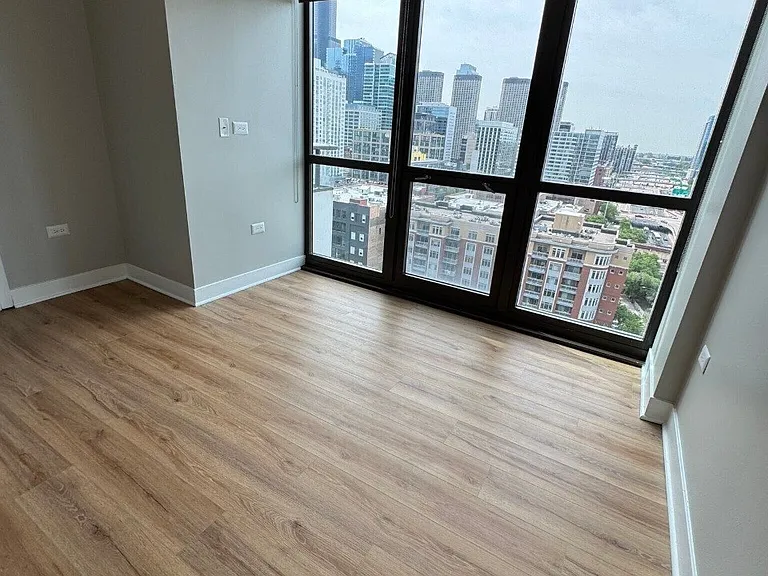647 W Wayman St — Photo 15