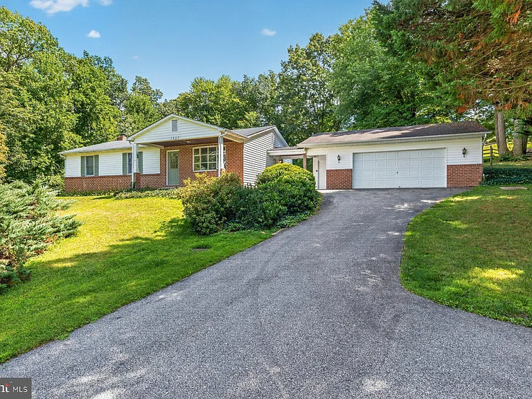 1527 Cold Bottom Rd — Photo 2
