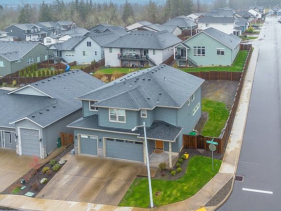 2nd image of 1729 NE Cascadia Ridge Dr