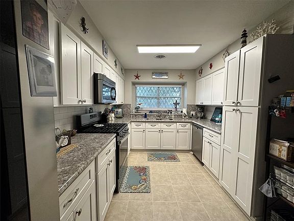 2nd image of 2917 Kingston Dr