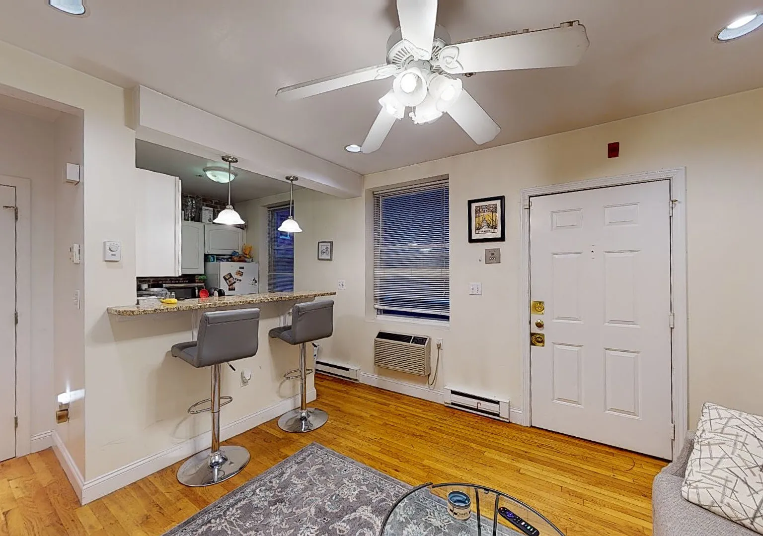 2 bed, 999 sqft, $3,695 — Photo 1