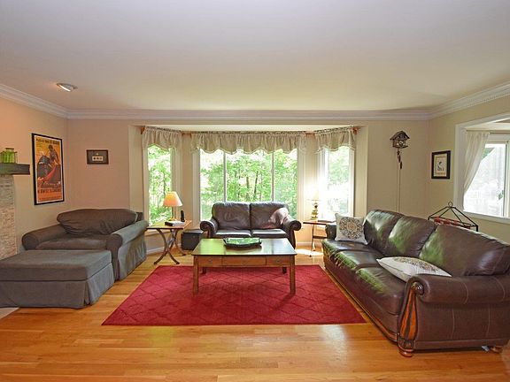3rd image of 2471 Fairgrove Ct