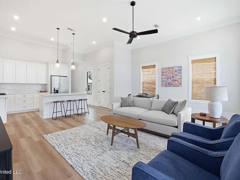 254 Caillavet St — Photo 12