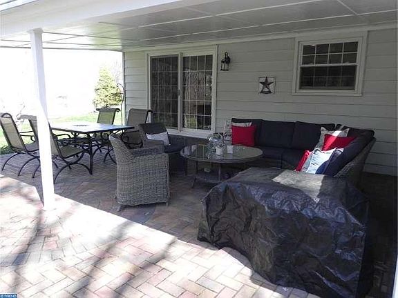 4th image of 425 Merion Dr