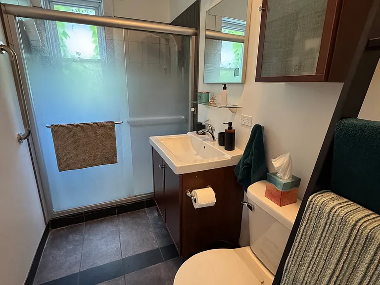 Second bathroom with heated floos