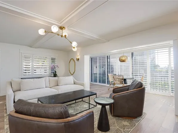 222 Harbour Dr APT 105, Naples, FL 34103