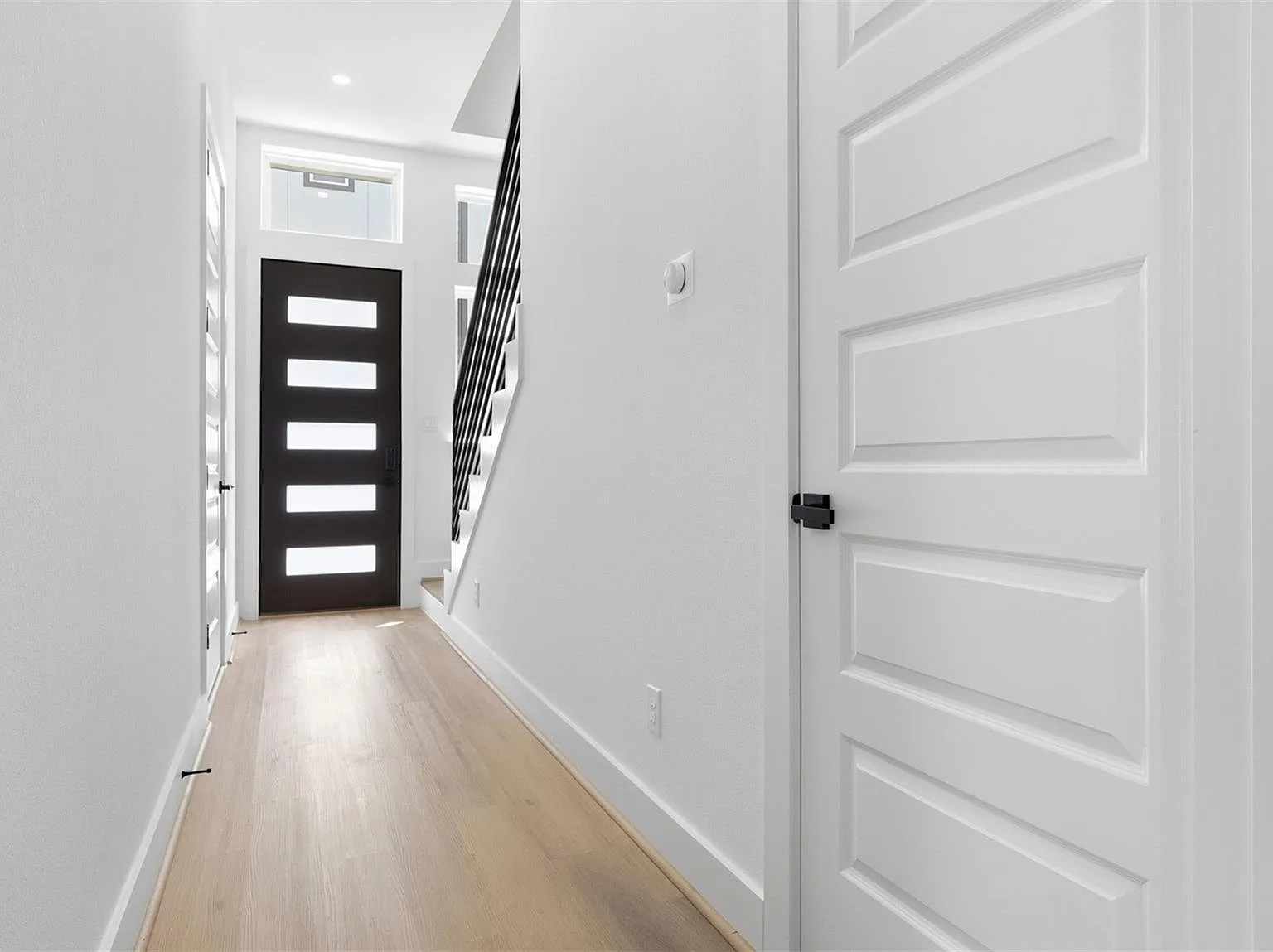 3 bed, 3.5 bath, 2247 sqft, $3,350 — Photo 4