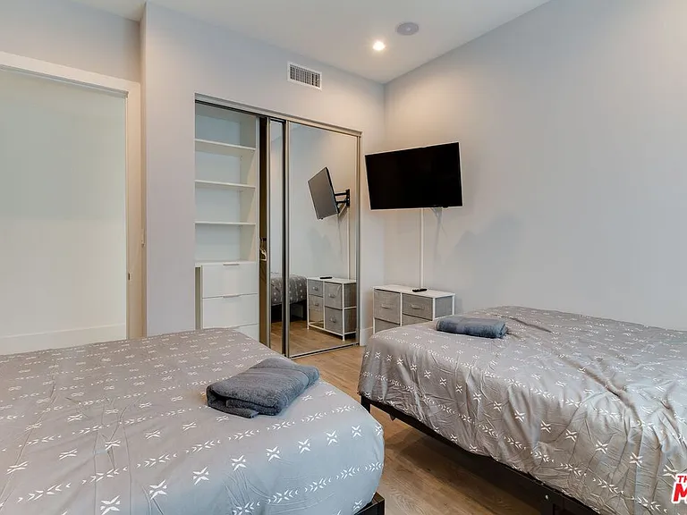 4826 W Pickford — Photo 30