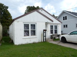 121 S 1st St, Manistique, MI 49854