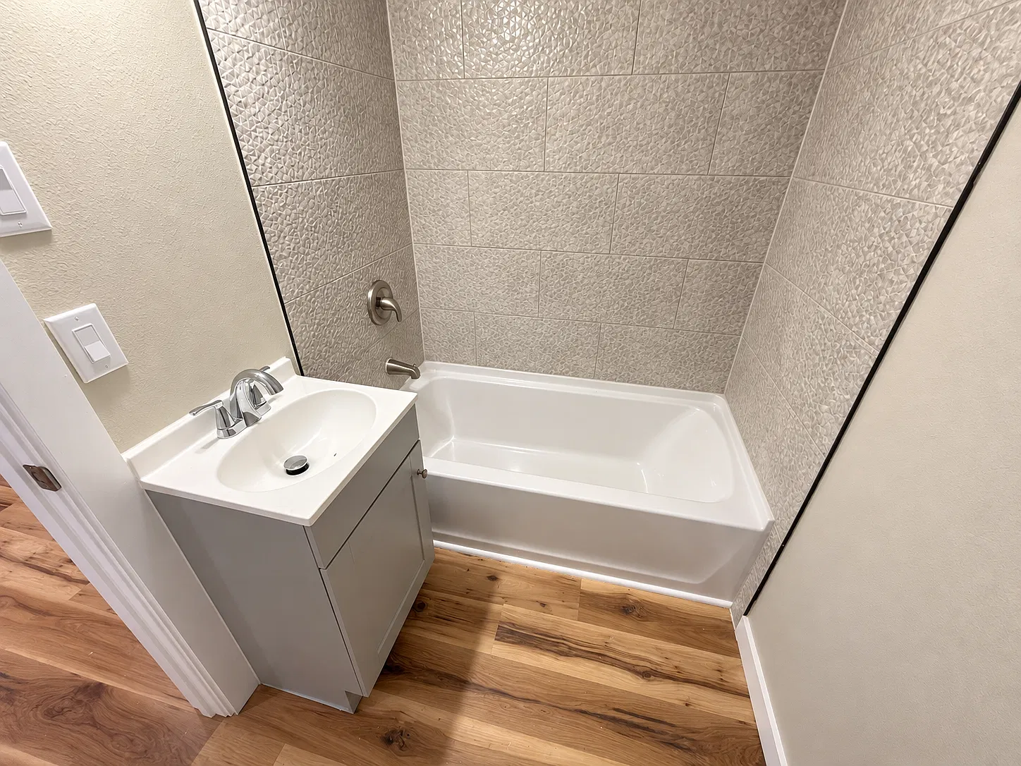 3 bed, 800 sqft, $1,550 — Photo 4