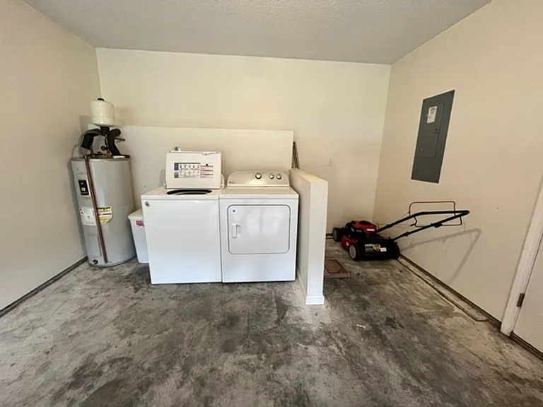 212 Winterberry Ct — Photo 12