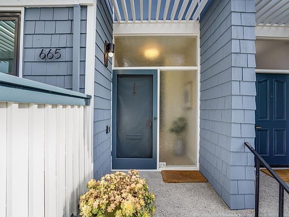 3rd image of 665 Fox Ct E