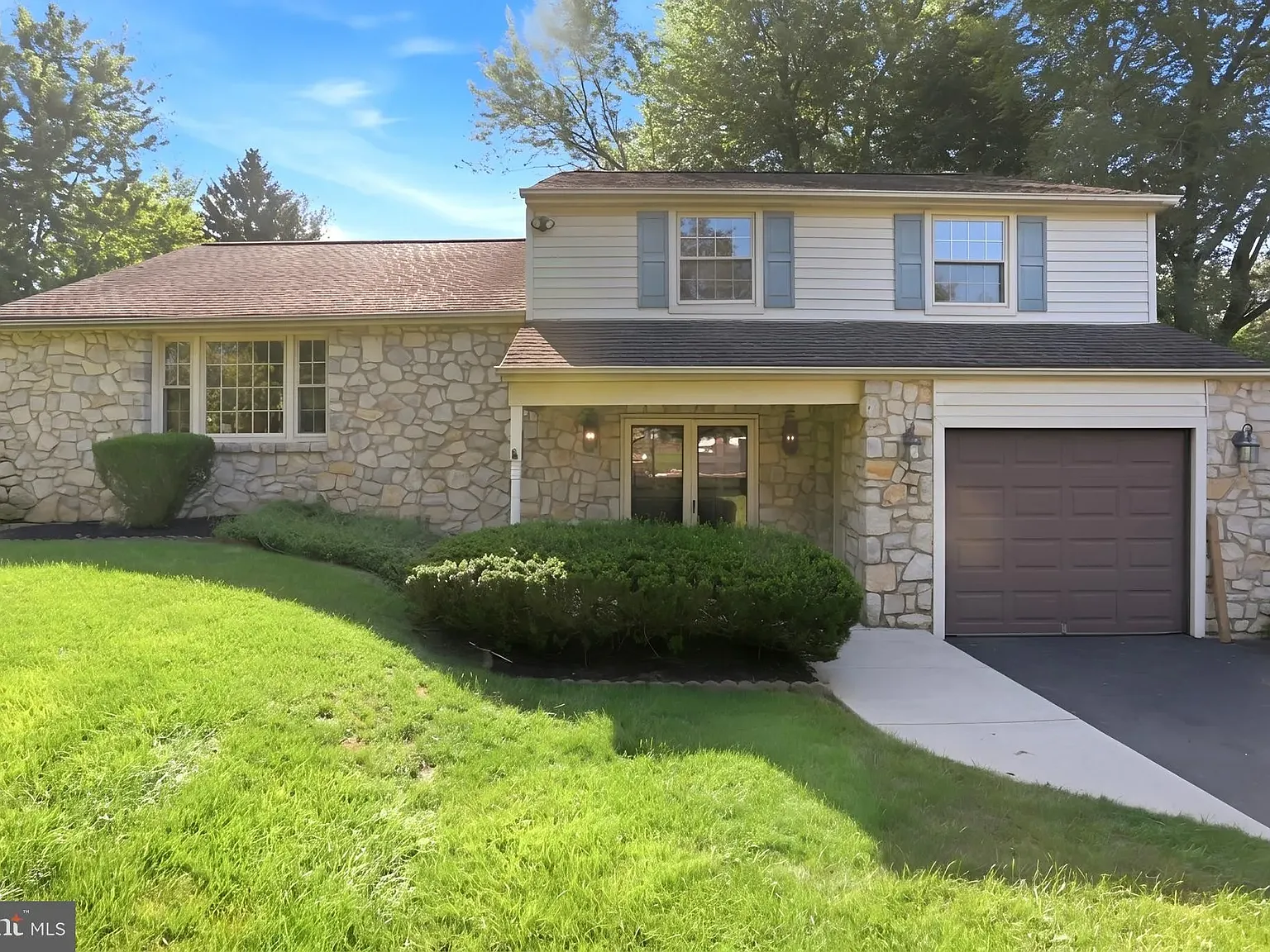 3 bed, 2.5 bath, 1448 sqft, $3,495 — Photo 2