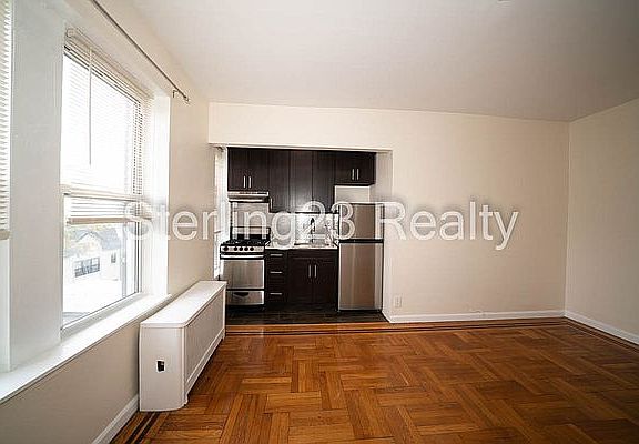 2nd image of 2305 29th St APT 4E