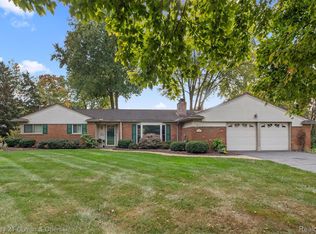 47245 Battleford Ln, Northville, MI 48167