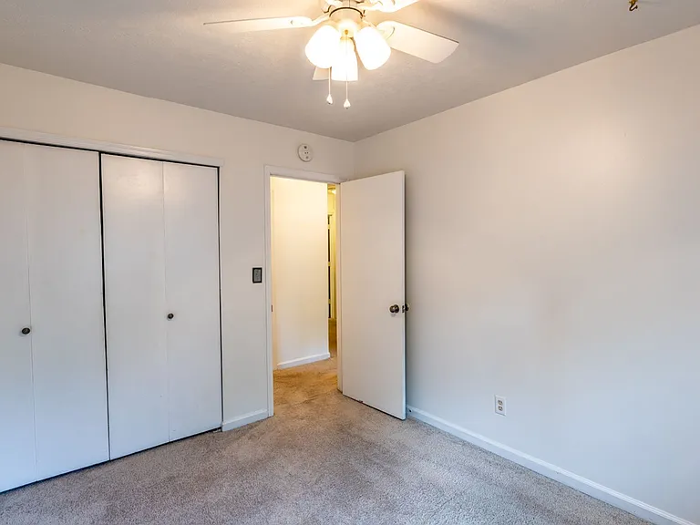 110 Woodlake Dr — Photo 32