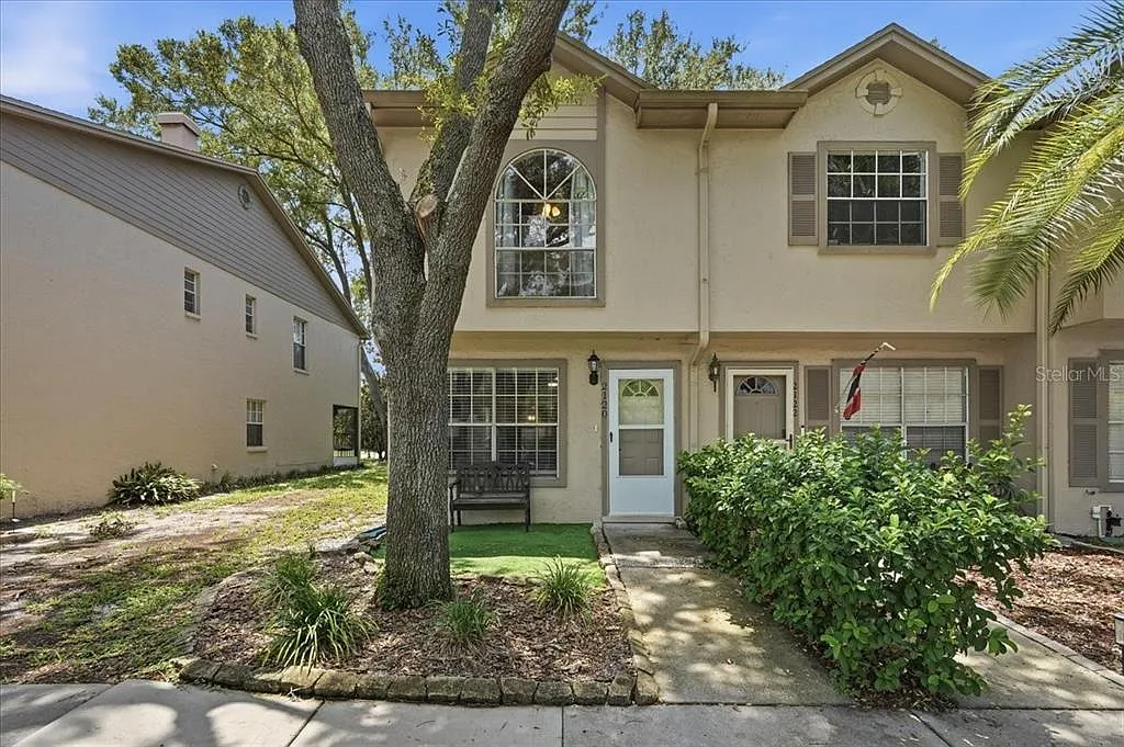3 bed, 2.5 bath, 1288 sqft, $2,200 — Photo 1