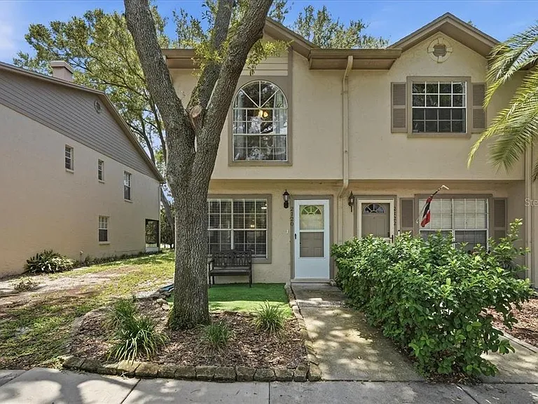 2120 Fletchers Point Cir — Photo 1