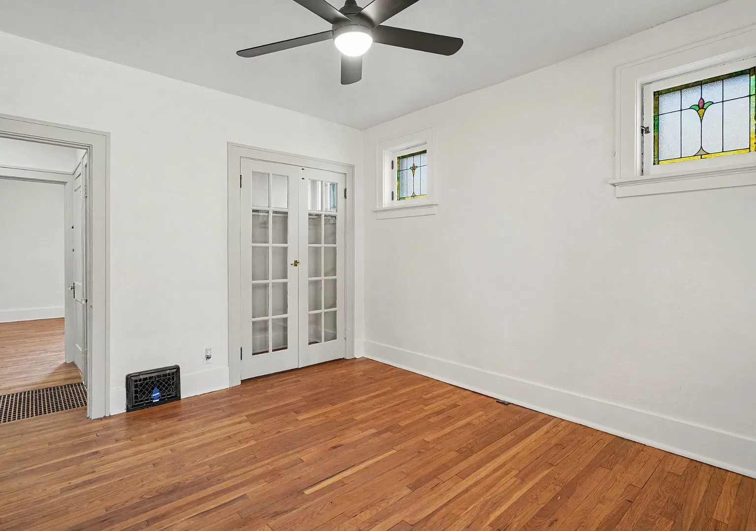 Charming 2-Bed Home with Fenced Yard, In-Unit Laundry, and Central Air 626 Koeln Ave, St. Louis — Photo 4