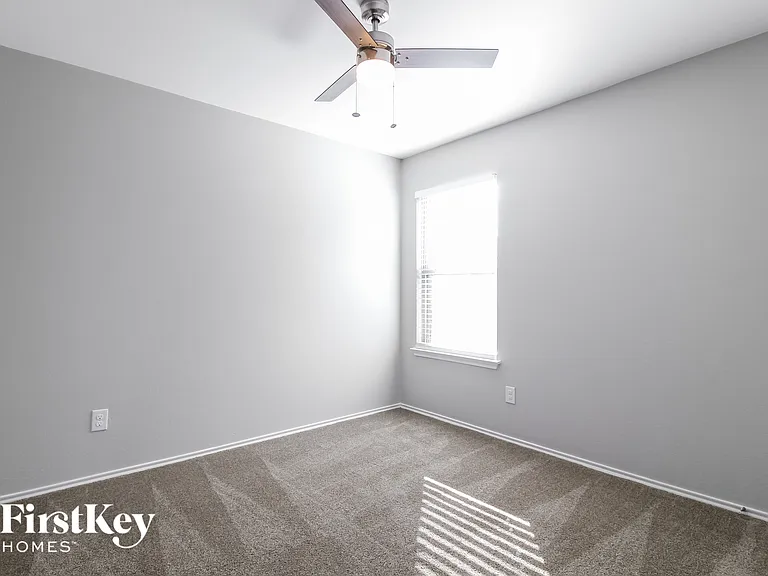 1307 Bent Grass Dr — Photo 10