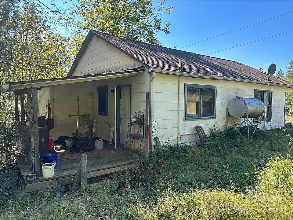 2nd image of 1180 Crescent Woods