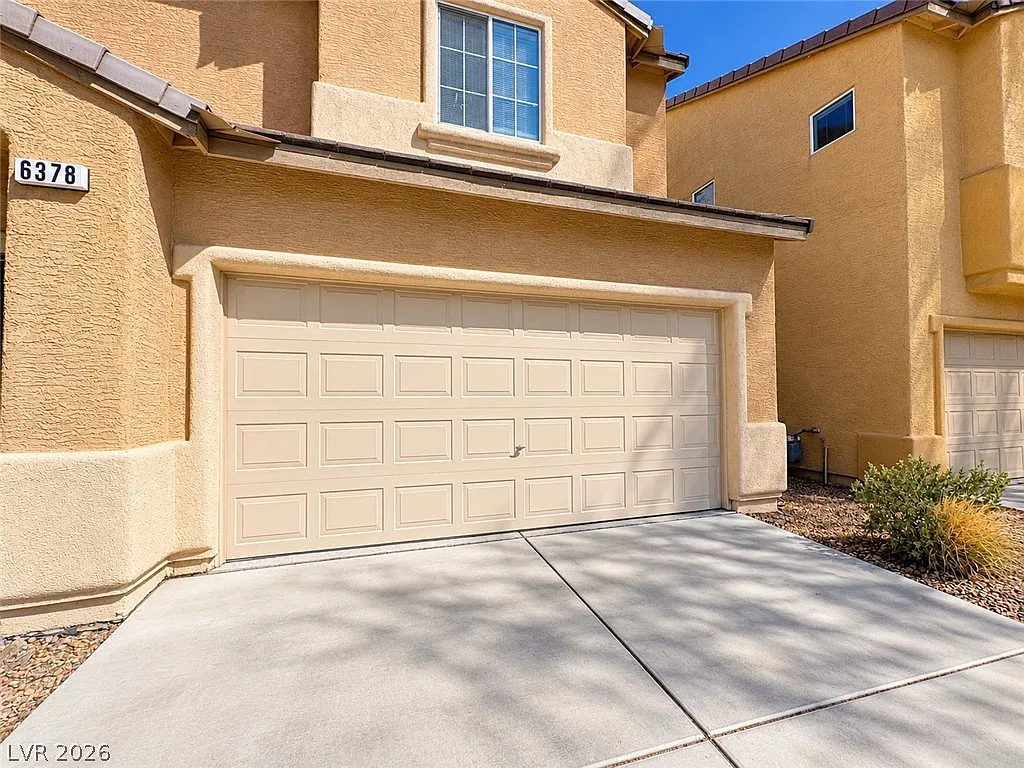 3 bed, 2.5 bath, 1601 sqft, $2,002 — Photo 1