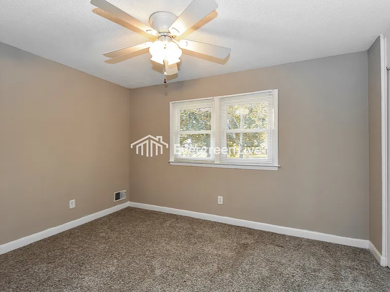 1004 Eastmont Dr — Photo 10