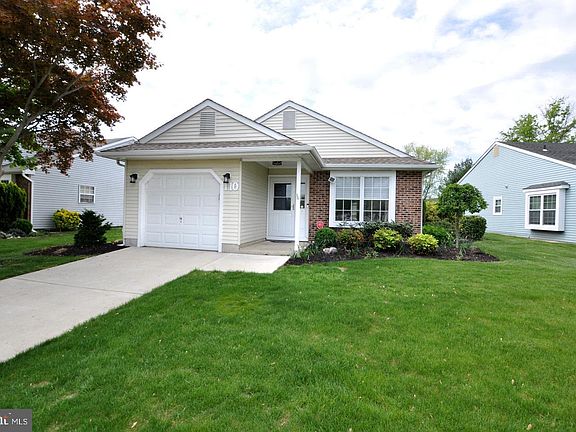 3rd image of 110 Bastian Dr