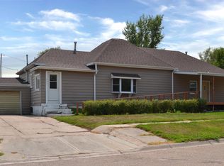 1204 Johnson St, Cambridge, NE 69022
