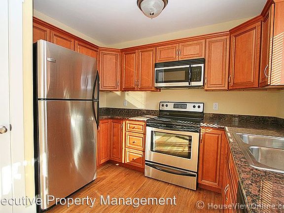 3rd image of 2303 Garrett Ln APT D