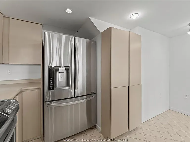 380 Pelissier St #1302 — Photo 15