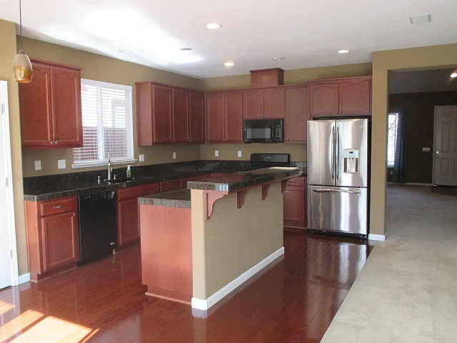 The Lakes!! 4BR 3B with loft. Granite Counters — Photo 2