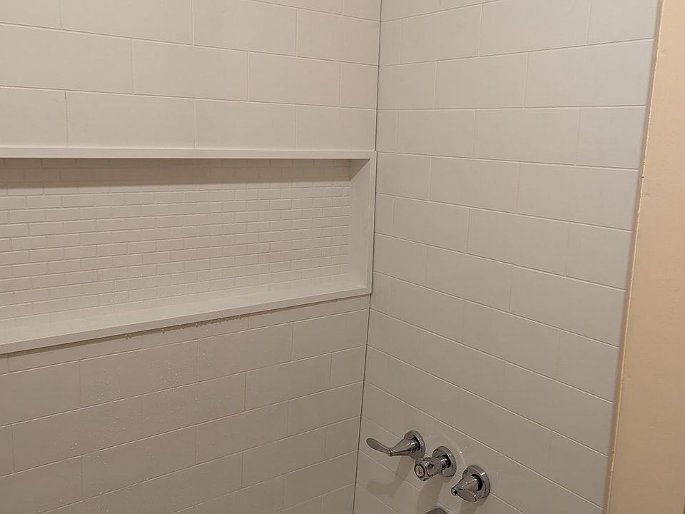 1st image of 221 Pennsylvania Ave