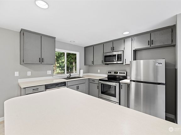3rd image of 3023 S Sauk Drive