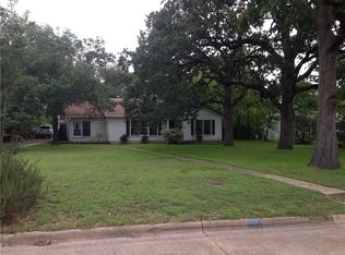 724 Edgewood Dr, Bryan, TX 77802