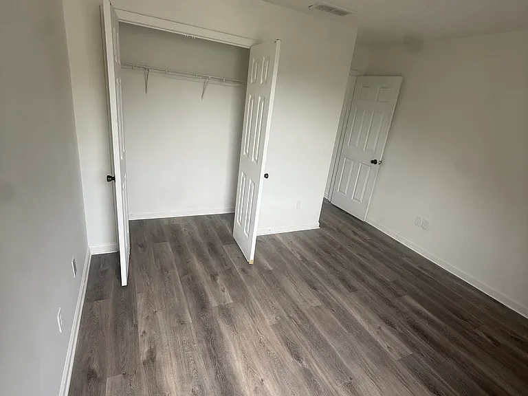 705 Waveland Ave — Photo 21