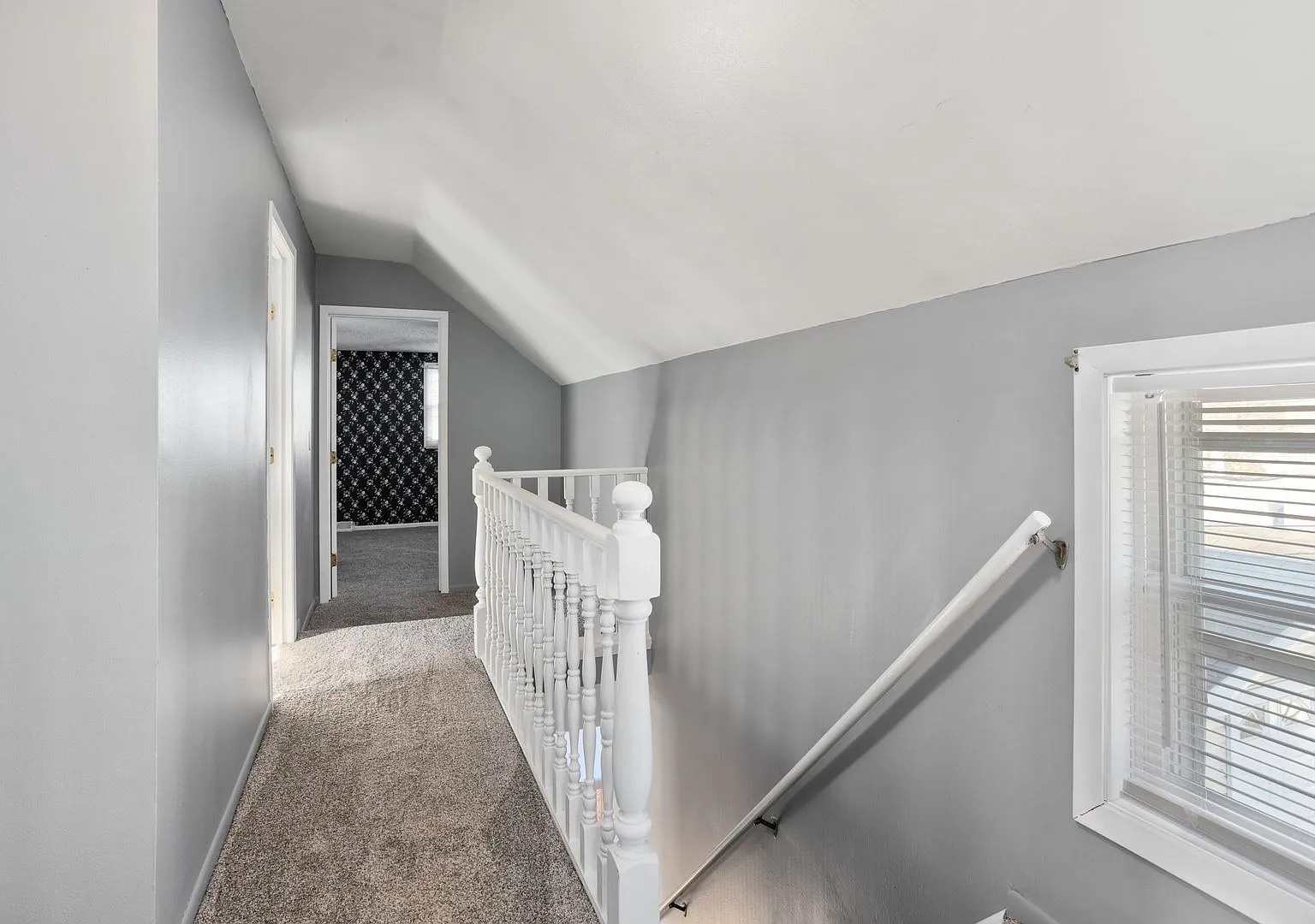 3 Bedroom Menasha House — Photo 3