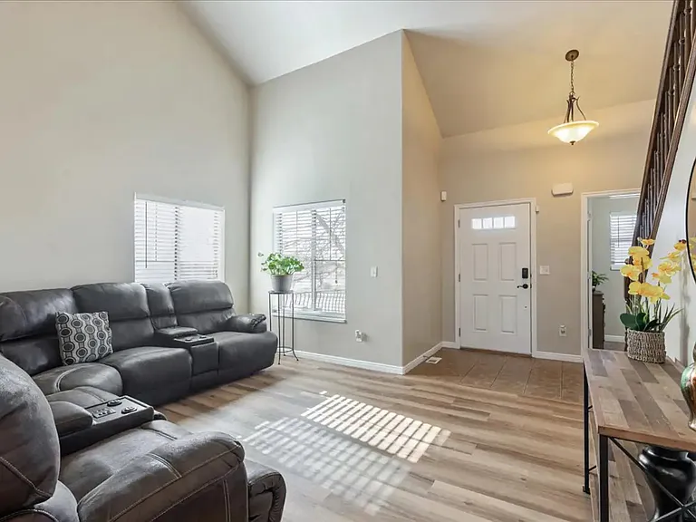 2063 S James Cir — Photo 3