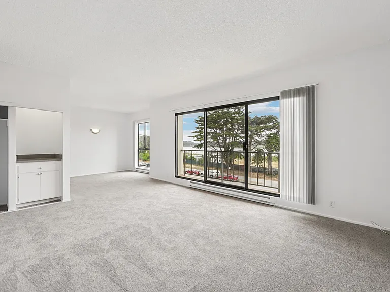 Lakewood Apartments At Lake Merced — Photo 8