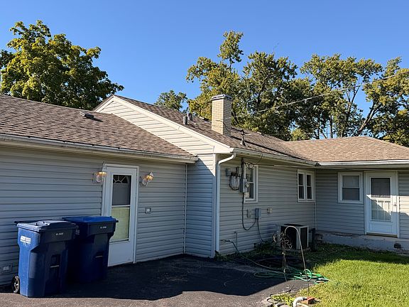 4th image of 7432 W 109th St