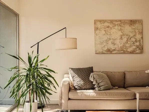 6820 Hough St, Los Angeles, CA 90042