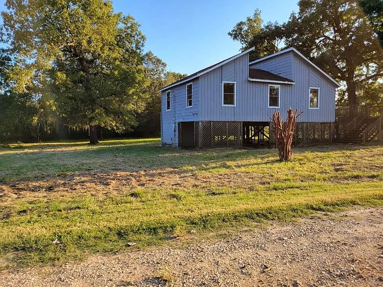 236 Adelaide Dr — Photo 2